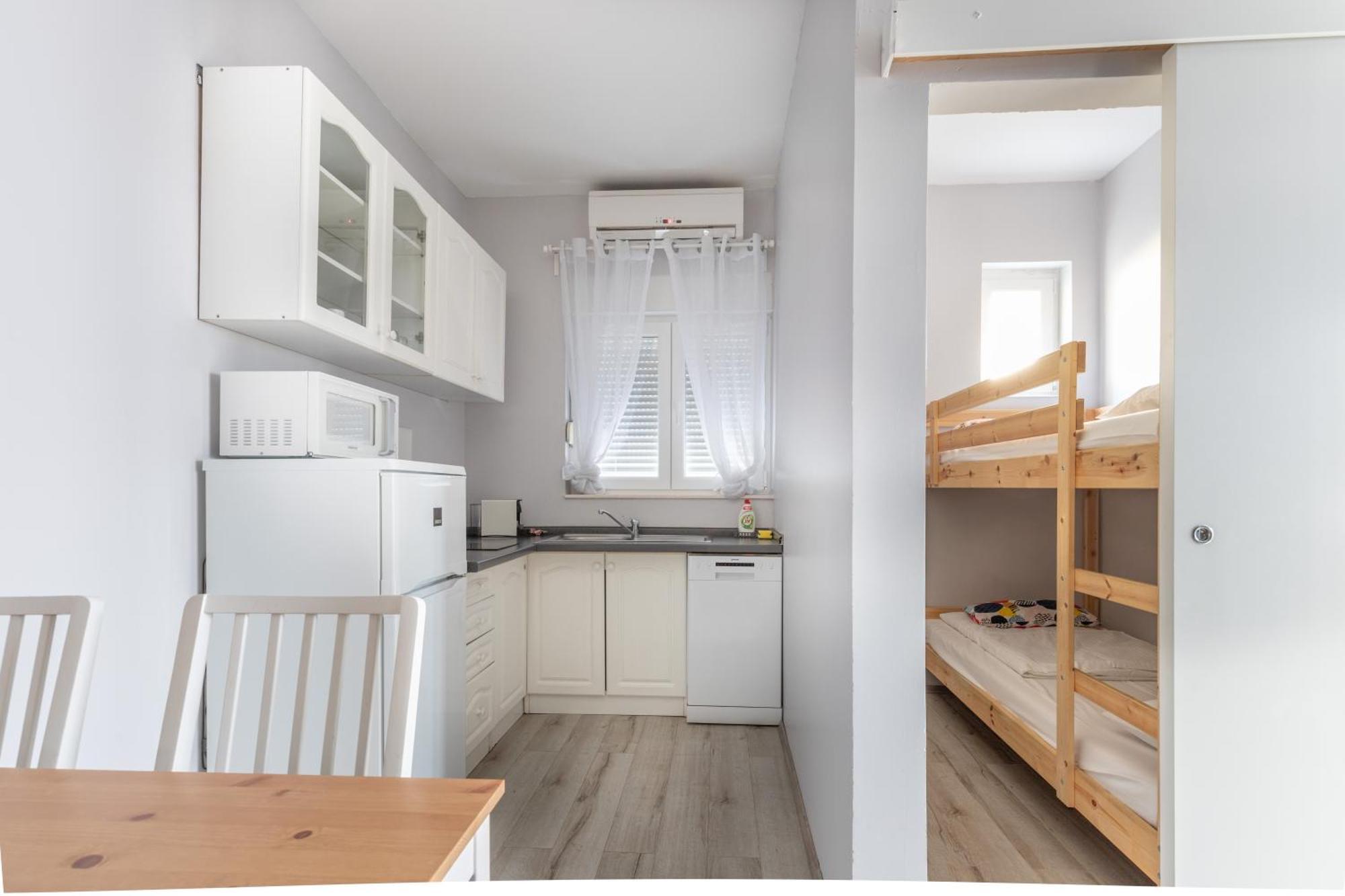 Apartmani Dina Biograd Na Moru Eksteriør bilde