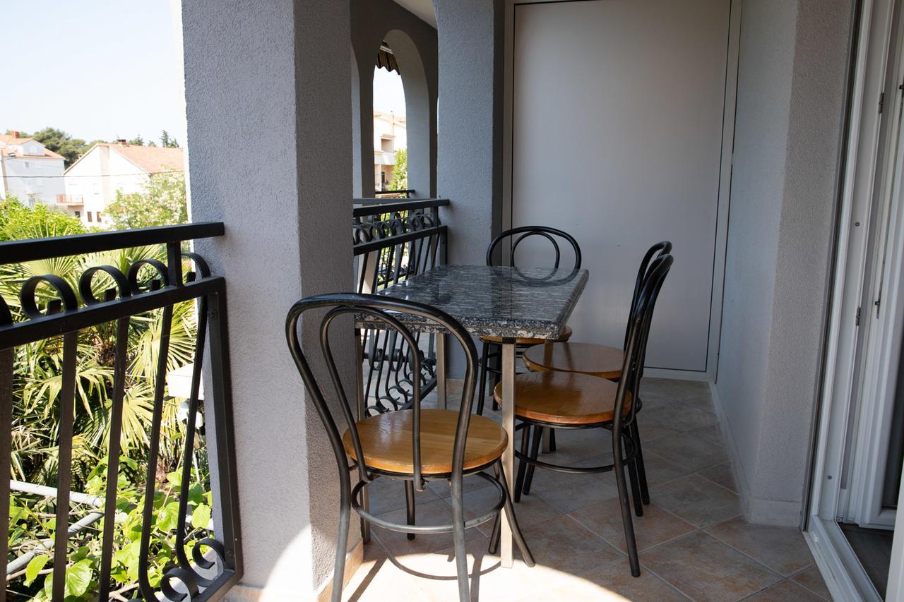 Apartmani Dina Biograd Na Moru Eksteriør bilde