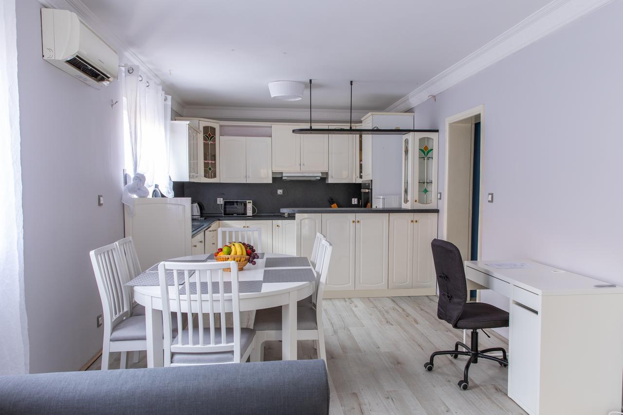 Apartmani Dina Biograd Na Moru Eksteriør bilde