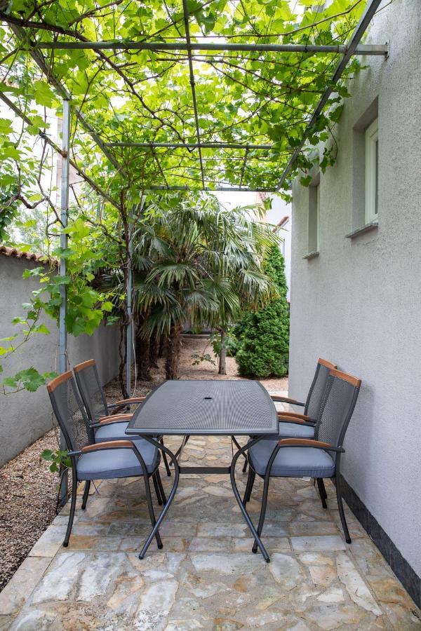 Apartmani Dina Biograd Na Moru Eksteriør bilde