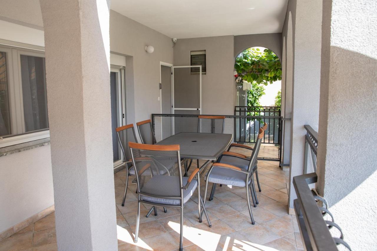 Apartmani Dina Biograd Na Moru Eksteriør bilde